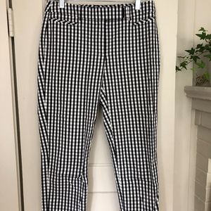 Black and White Cropped Capri Pants